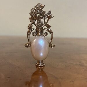 1928 Brand Vintage Gold Tone Faux Pearl Flower Bouquet In Vase Brooch Pin